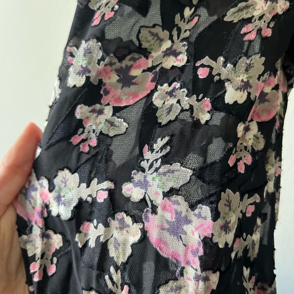 Avery Rayne - Kyna Contrast Velvet Puff Sleeve Round Neck Sweater - Picture 3 of 9